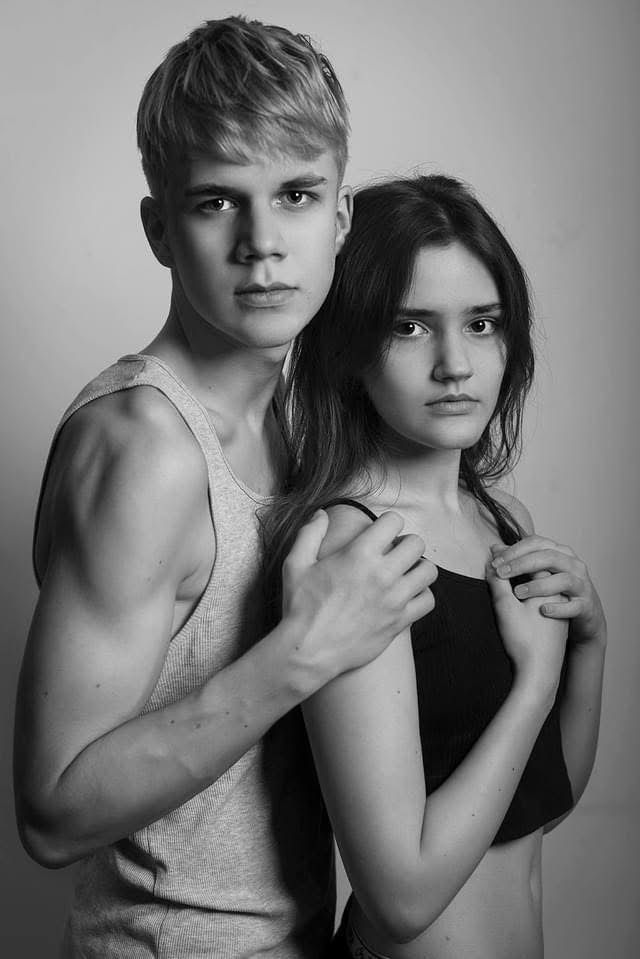 Portret studyjny czarno-bialy